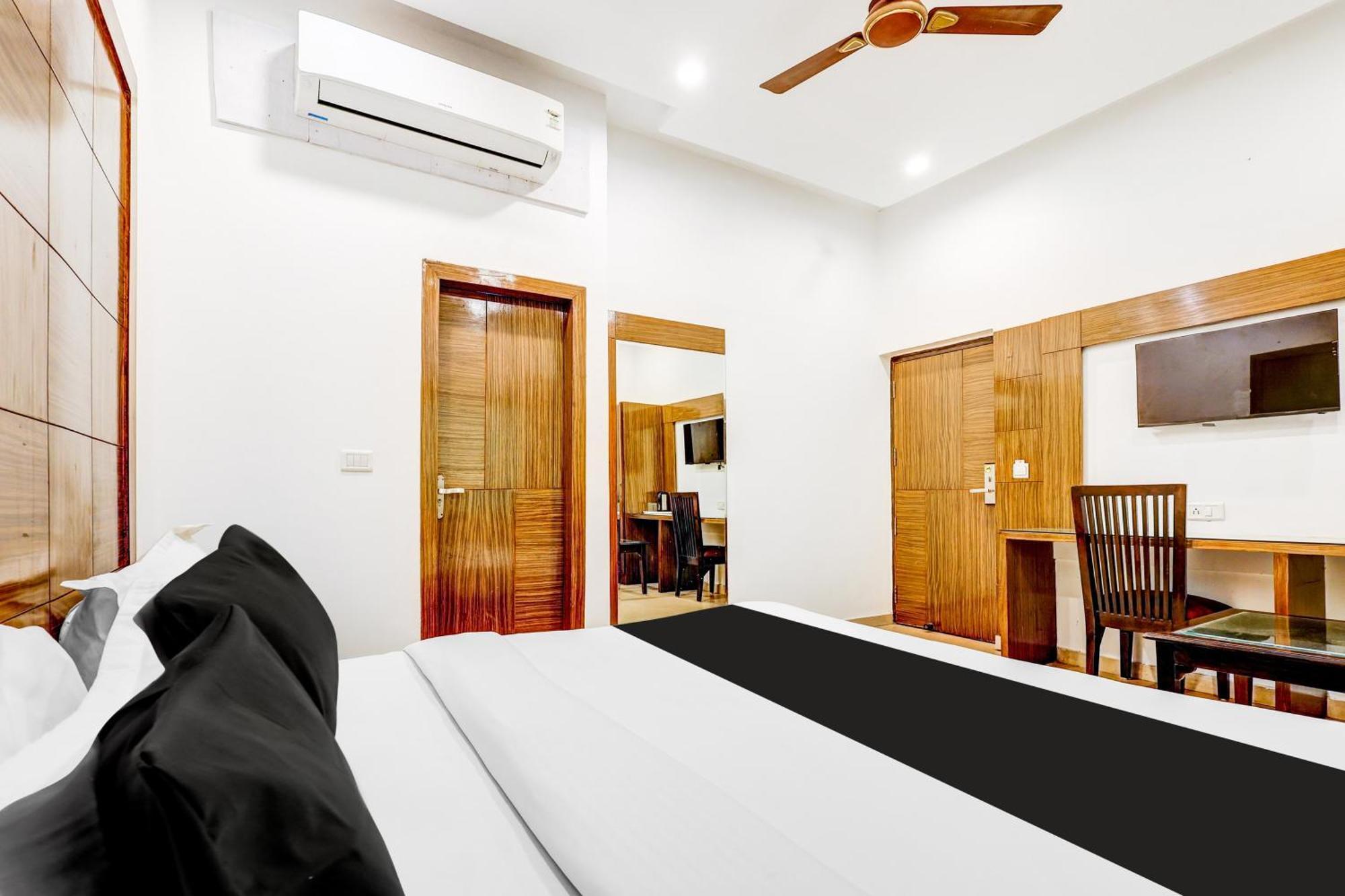 Super Townhouse Arakashan Road Paharganj Formerly Mohan International 뉴델리 외부 사진