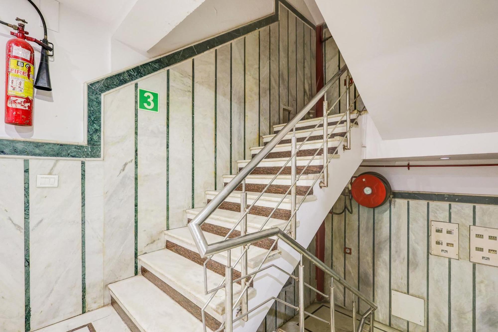 Super Townhouse Arakashan Road Paharganj Formerly Mohan International 뉴델리 외부 사진